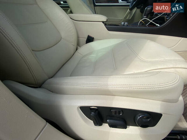 Коричневий Фольксваген Туарег, об'ємом двигуна 2.97 л та пробігом 348 тис. км за 20500 $, фото 16 на Automoto.ua