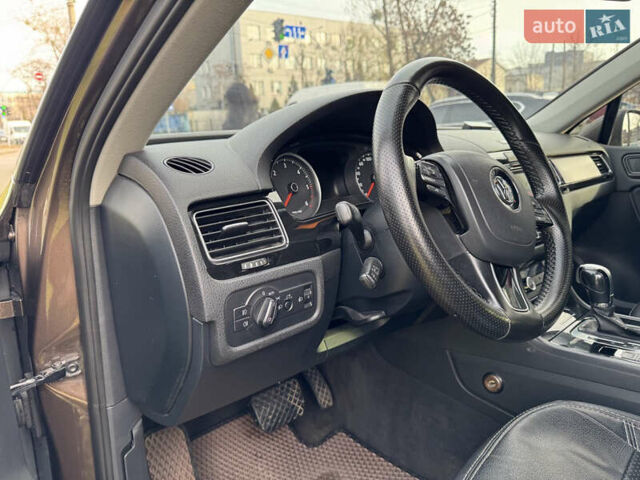 Коричневий Фольксваген Туарег, об'ємом двигуна 3 л та пробігом 550 тис. км за 14100 $, фото 12 на Automoto.ua