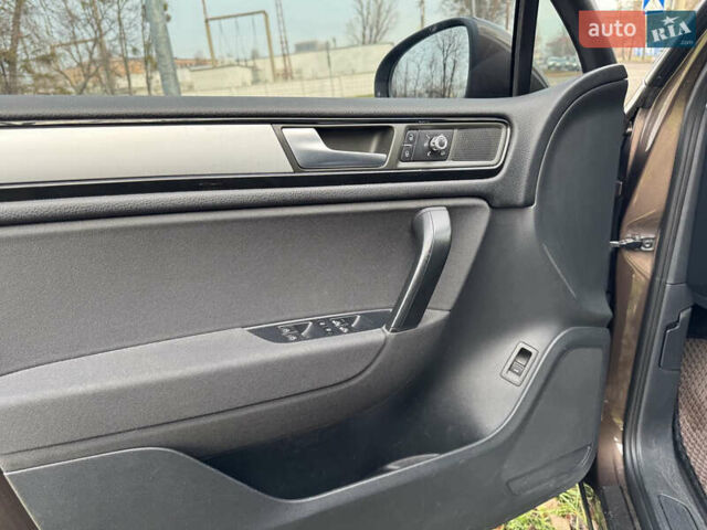 Коричневий Фольксваген Туарег, об'ємом двигуна 3 л та пробігом 550 тис. км за 14100 $, фото 10 на Automoto.ua