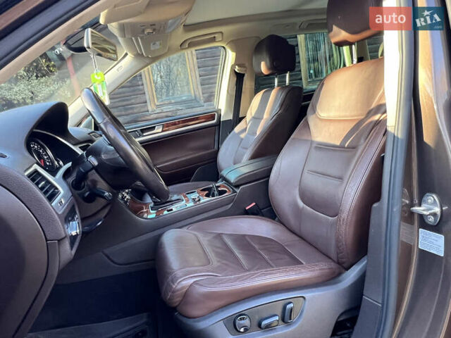 Коричневий Фольксваген Туарег, об'ємом двигуна 3 л та пробігом 245 тис. км за 17999 $, фото 31 на Automoto.ua