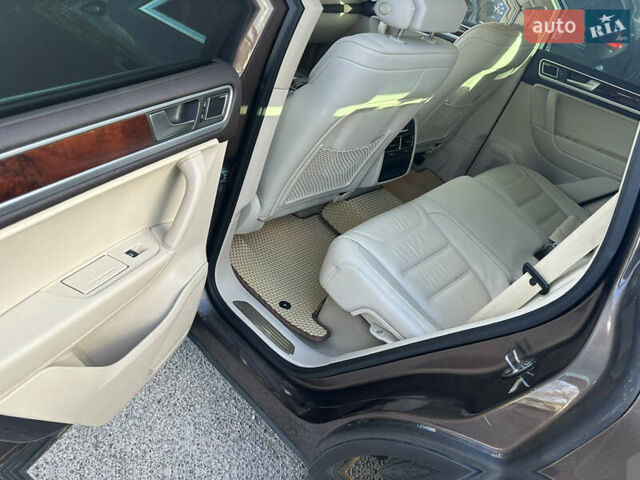 Коричневий Фольксваген Туарег, об'ємом двигуна 2.97 л та пробігом 175 тис. км за 19800 $, фото 9 на Automoto.ua