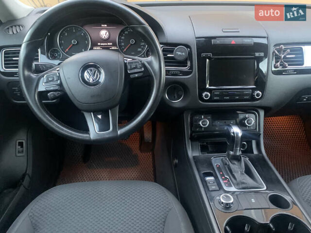 Коричневий Фольксваген Туарег, об'ємом двигуна 2.97 л та пробігом 333 тис. км за 17700 $, фото 8 на Automoto.ua