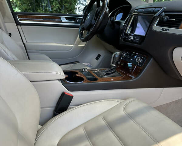 Коричневий Фольксваген Туарег, об'ємом двигуна 3 л та пробігом 280 тис. км за 16500 $, фото 14 на Automoto.ua