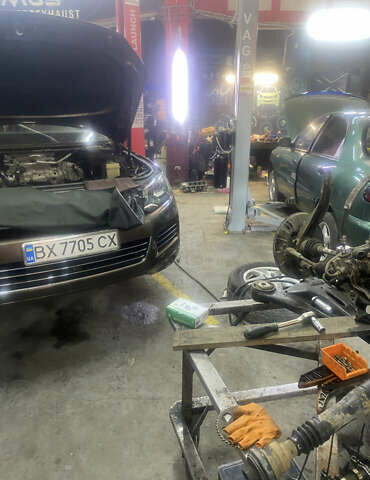 Коричневий Фольксваген Туарег, об'ємом двигуна 2.97 л та пробігом 265 тис. км за 20200 $, фото 7 на Automoto.ua