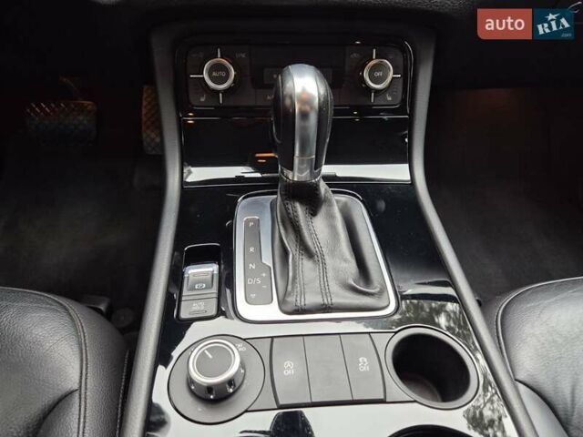 Коричневый Фольксваген Туарег, объемом двигателя 2.97 л и пробегом 340 тыс. км за 17950 $, фото 12 на Automoto.ua