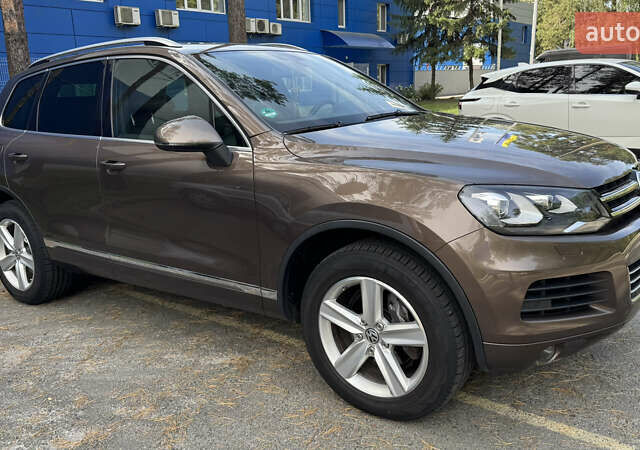Коричневый Фольксваген Туарег, объемом двигателя 3 л и пробегом 230 тыс. км за 19200 $, фото 3 на Automoto.ua