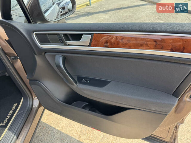 Коричневый Фольксваген Туарег, объемом двигателя 2.97 л и пробегом 214 тыс. км за 17490 $, фото 40 на Automoto.ua