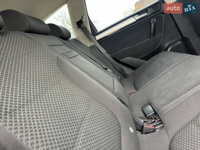 Коричневий Фольксваген Туарег, об'ємом двигуна 0 л та пробігом 199 тис. км за 15999 $, фото 39 на Automoto.ua