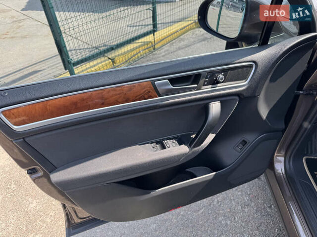 Коричневый Фольксваген Туарег, объемом двигателя 2.97 л и пробегом 214 тыс. км за 17490 $, фото 17 на Automoto.ua