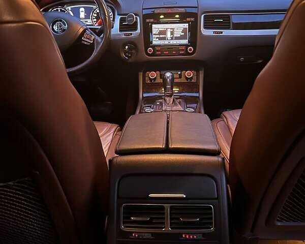 Коричневий Фольксваген Туарег, об'ємом двигуна 2.97 л та пробігом 227 тис. км за 19000 $, фото 7 на Automoto.ua