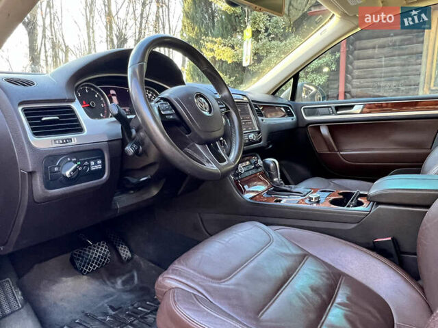 Коричневий Фольксваген Туарег, об'ємом двигуна 3 л та пробігом 245 тис. км за 17999 $, фото 40 на Automoto.ua