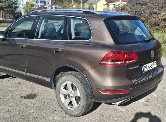 Коричневый Фольксваген Туарег, объемом двигателя 3 л и пробегом 321 тыс. км за 13000 $, фото 1 на Automoto.ua