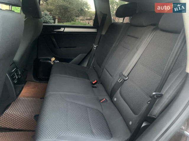 Коричневий Фольксваген Туарег, об'ємом двигуна 2.97 л та пробігом 333 тис. км за 17700 $, фото 7 на Automoto.ua