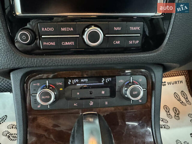 Коричневый Фольксваген Туарег, объемом двигателя 2.97 л и пробегом 300 тыс. км за 21300 $, фото 19 на Automoto.ua