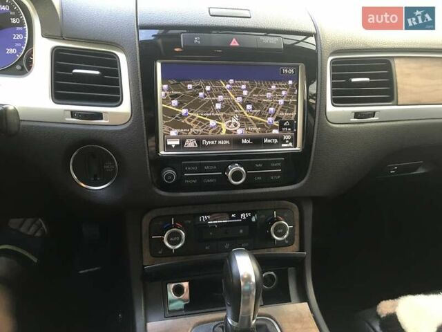 Коричневий Фольксваген Туарег, об'ємом двигуна 2.97 л та пробігом 417 тис. км за 21500 $, фото 5 на Automoto.ua