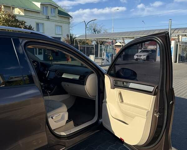 Коричневый Фольксваген Туарег, объемом двигателя 2.97 л и пробегом 240 тыс. км за 18000 $, фото 12 на Automoto.ua