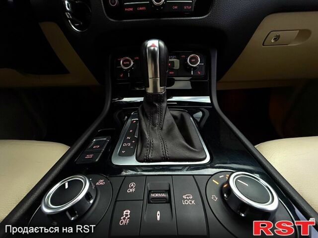 Коричневый Фольксваген Туарег, объемом двигателя 3 л и пробегом 200 тыс. км за 17500 $, фото 7 на Automoto.ua