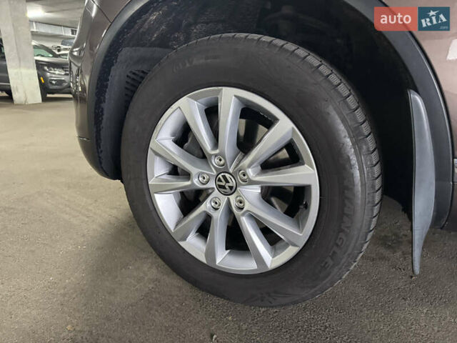 Коричневый Фольксваген Туарег, объемом двигателя 2.97 л и пробегом 273 тыс. км за 20000 $, фото 50 на Automoto.ua