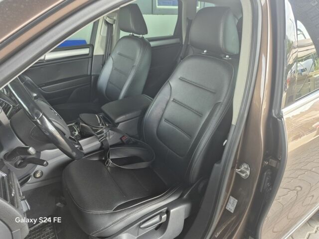 Коричневый Фольксваген Туарег, объемом двигателя 3 л и пробегом 265 тыс. км за 20000 $, фото 5 на Automoto.ua