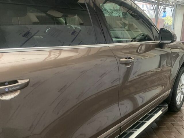 Коричневый Фольксваген Туарег, объемом двигателя 3 л и пробегом 106 тыс. км за 23000 $, фото 3 на Automoto.ua