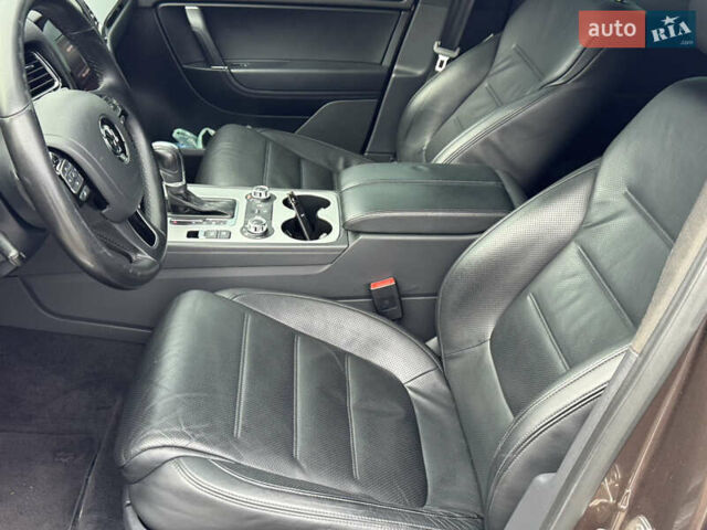 Коричневый Фольксваген Туарег, объемом двигателя 2.97 л и пробегом 280 тыс. км за 19900 $, фото 13 на Automoto.ua