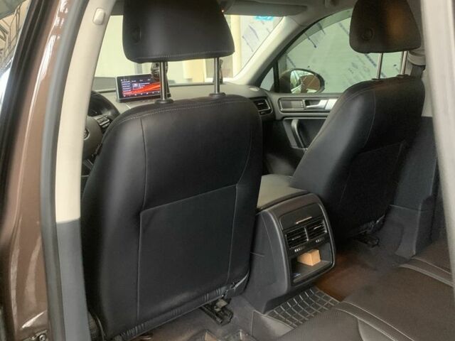 Коричневый Фольксваген Туарег, объемом двигателя 3 л и пробегом 106 тыс. км за 23000 $, фото 13 на Automoto.ua