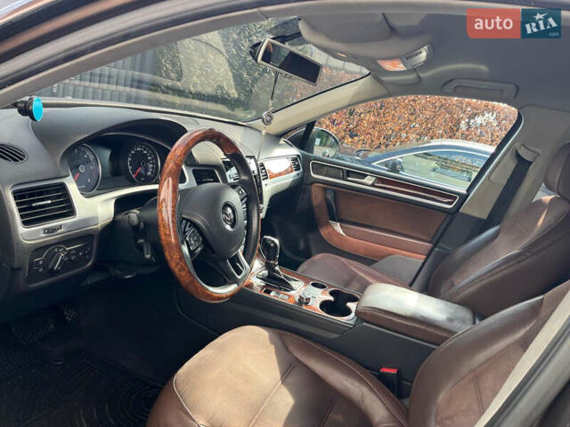 Коричневый Фольксваген Туарег, объемом двигателя 3 л и пробегом 175 тыс. км за 19000 $, фото 6 на Automoto.ua