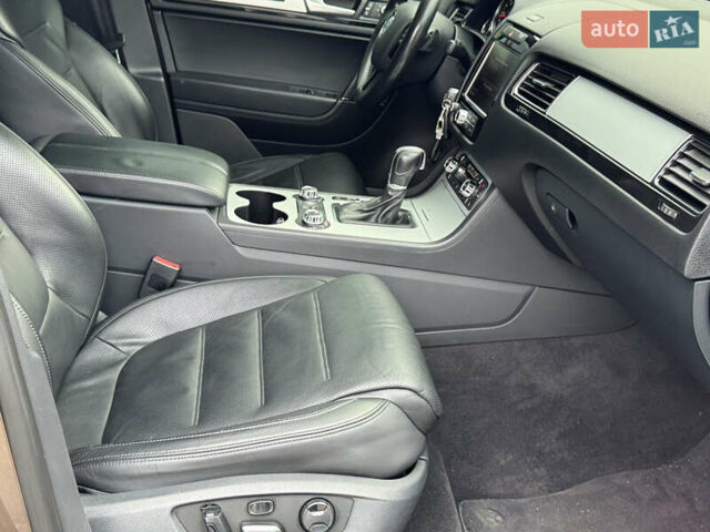 Коричневый Фольксваген Туарег, объемом двигателя 2.97 л и пробегом 280 тыс. км за 19900 $, фото 10 на Automoto.ua