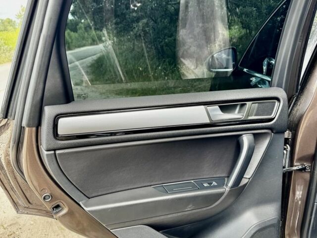 Коричневый Фольксваген Туарег, объемом двигателя 3 л и пробегом 330 тыс. км за 17500 $, фото 14 на Automoto.ua