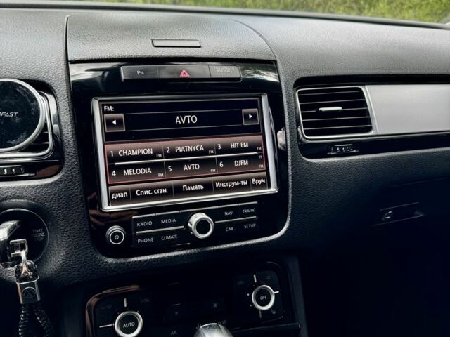 Коричневый Фольксваген Туарег, объемом двигателя 3 л и пробегом 330 тыс. км за 17500 $, фото 1 на Automoto.ua