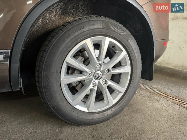 Коричневый Фольксваген Туарег, объемом двигателя 2.97 л и пробегом 273 тыс. км за 20000 $, фото 48 на Automoto.ua