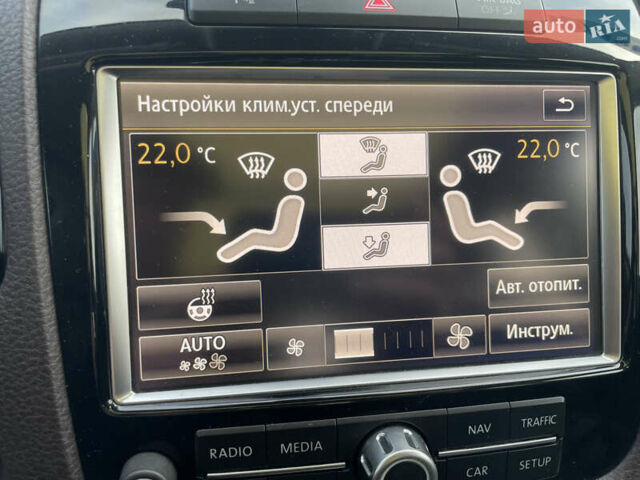 Коричневий Фольксваген Туарег, об'ємом двигуна 3 л та пробігом 220 тис. км за 21600 $, фото 17 на Automoto.ua