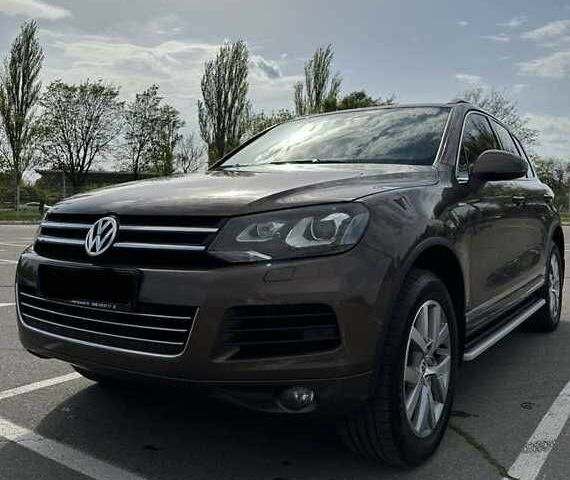 Коричневый Фольксваген Туарег, объемом двигателя 3 л и пробегом 80 тыс. км за 17500 $, фото 2 на Automoto.ua