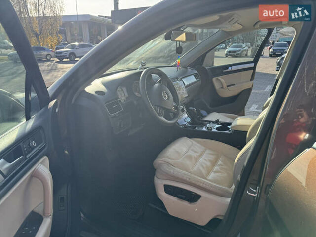 Коричневый Фольксваген Туарег, объемом двигателя 2.97 л и пробегом 273 тыс. км за 20000 $, фото 14 на Automoto.ua