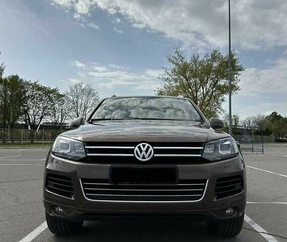 Коричневый Фольксваген Туарег, объемом двигателя 3 л и пробегом 80 тыс. км за 17500 $, фото 1 на Automoto.ua