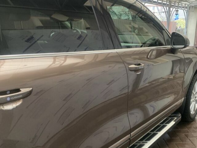 Коричневый Фольксваген Туарег, объемом двигателя 3 л и пробегом 106 тыс. км за 23000 $, фото 4 на Automoto.ua