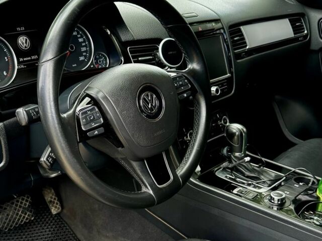 Коричневый Фольксваген Туарег, объемом двигателя 3 л и пробегом 330 тыс. км за 17500 $, фото 2 на Automoto.ua