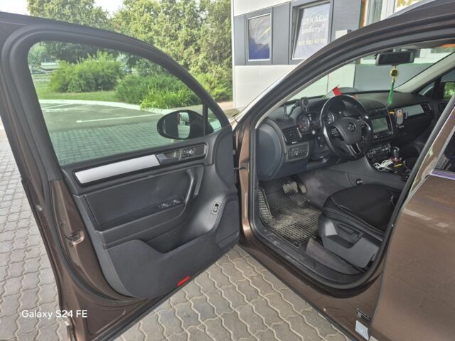 Коричневый Фольксваген Туарег, объемом двигателя 3 л и пробегом 265 тыс. км за 20000 $, фото 4 на Automoto.ua