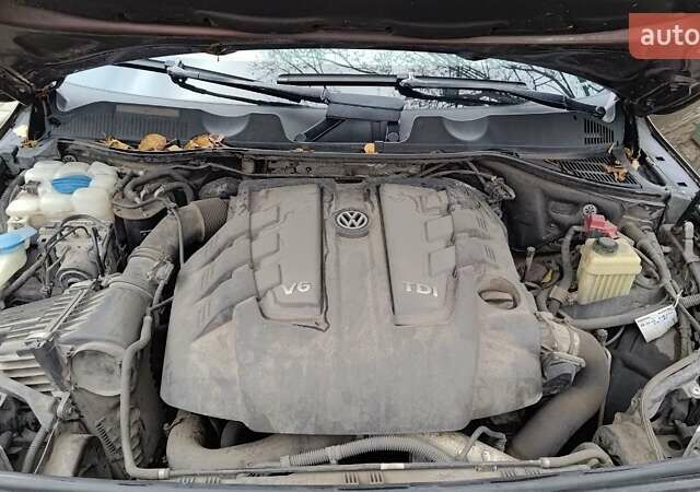 Коричневый Фольксваген Туарег, объемом двигателя 2.97 л и пробегом 225 тыс. км за 20000 $, фото 12 на Automoto.ua
