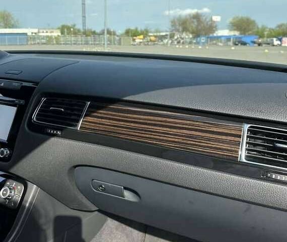 Коричневый Фольксваген Туарег, объемом двигателя 3 л и пробегом 80 тыс. км за 17500 $, фото 5 на Automoto.ua