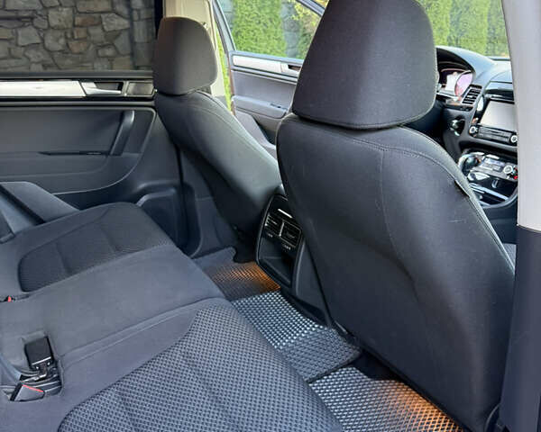 Коричневый Фольксваген Туарег, объемом двигателя 2.97 л и пробегом 228 тыс. км за 25500 $, фото 9 на Automoto.ua