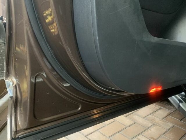 Коричневый Фольксваген Туарег, объемом двигателя 3 л и пробегом 106 тыс. км за 23000 $, фото 17 на Automoto.ua