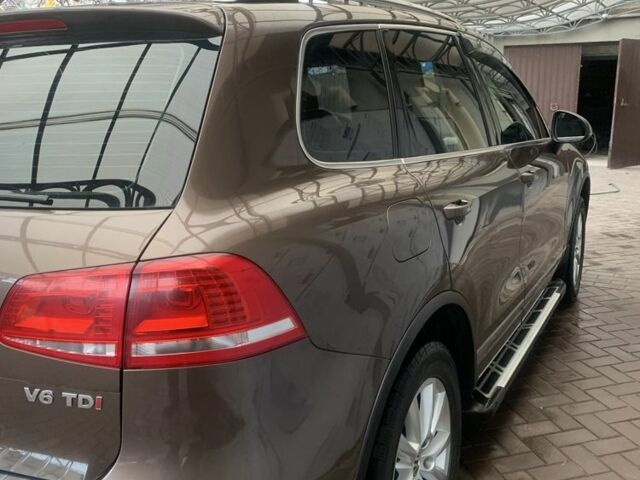 Коричневый Фольксваген Туарег, объемом двигателя 3 л и пробегом 106 тыс. км за 23000 $, фото 2 на Automoto.ua