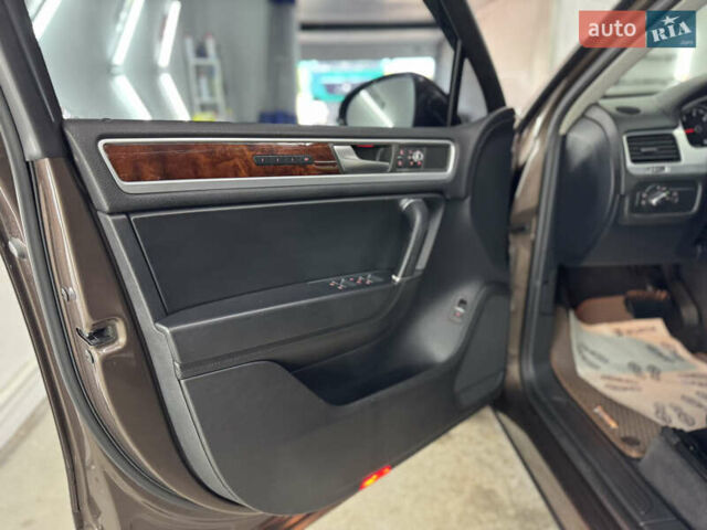 Коричневый Фольксваген Туарег, объемом двигателя 2.97 л и пробегом 300 тыс. км за 21300 $, фото 27 на Automoto.ua