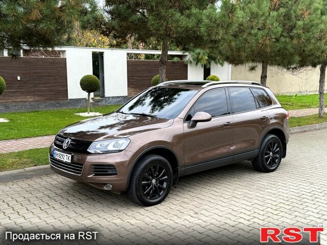 Коричневый Фольксваген Туарег, объемом двигателя 3 л и пробегом 200 тыс. км за 17500 $, фото 2 на Automoto.ua