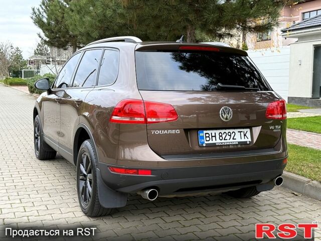 Коричневый Фольксваген Туарег, объемом двигателя 3 л и пробегом 200 тыс. км за 17500 $, фото 3 на Automoto.ua