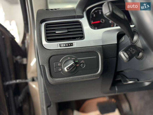 Коричневый Фольксваген Туарег, объемом двигателя 2.97 л и пробегом 300 тыс. км за 21300 $, фото 22 на Automoto.ua