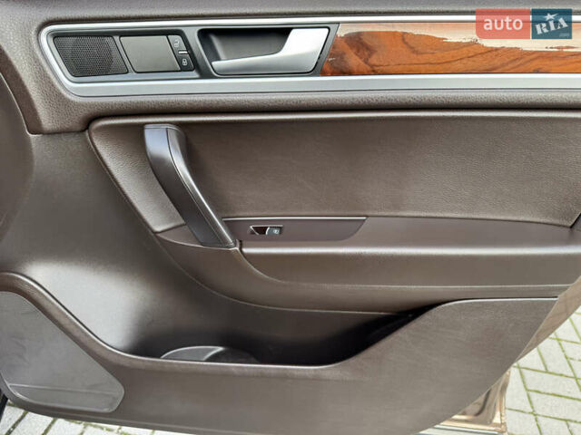 Коричневый Фольксваген Туарег, объемом двигателя 3 л и пробегом 191 тыс. км за 18000 $, фото 27 на Automoto.ua