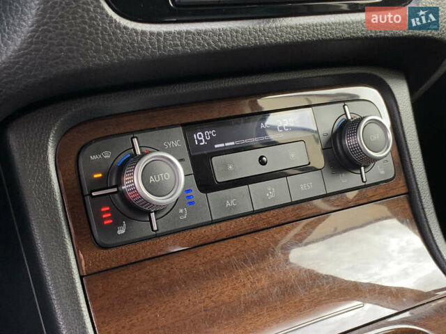 Коричневый Фольксваген Туарег, объемом двигателя 3 л и пробегом 227 тыс. км за 23855 $, фото 62 на Automoto.ua