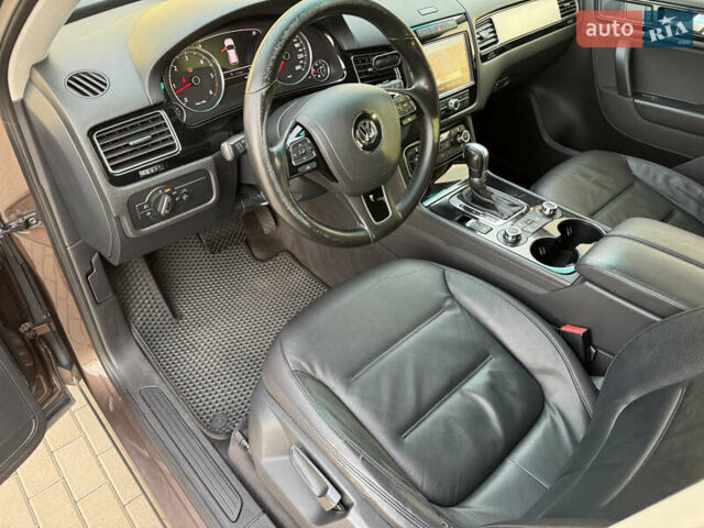 Коричневый Фольксваген Туарег, объемом двигателя 2.97 л и пробегом 292 тыс. км за 20500 $, фото 26 на Automoto.ua